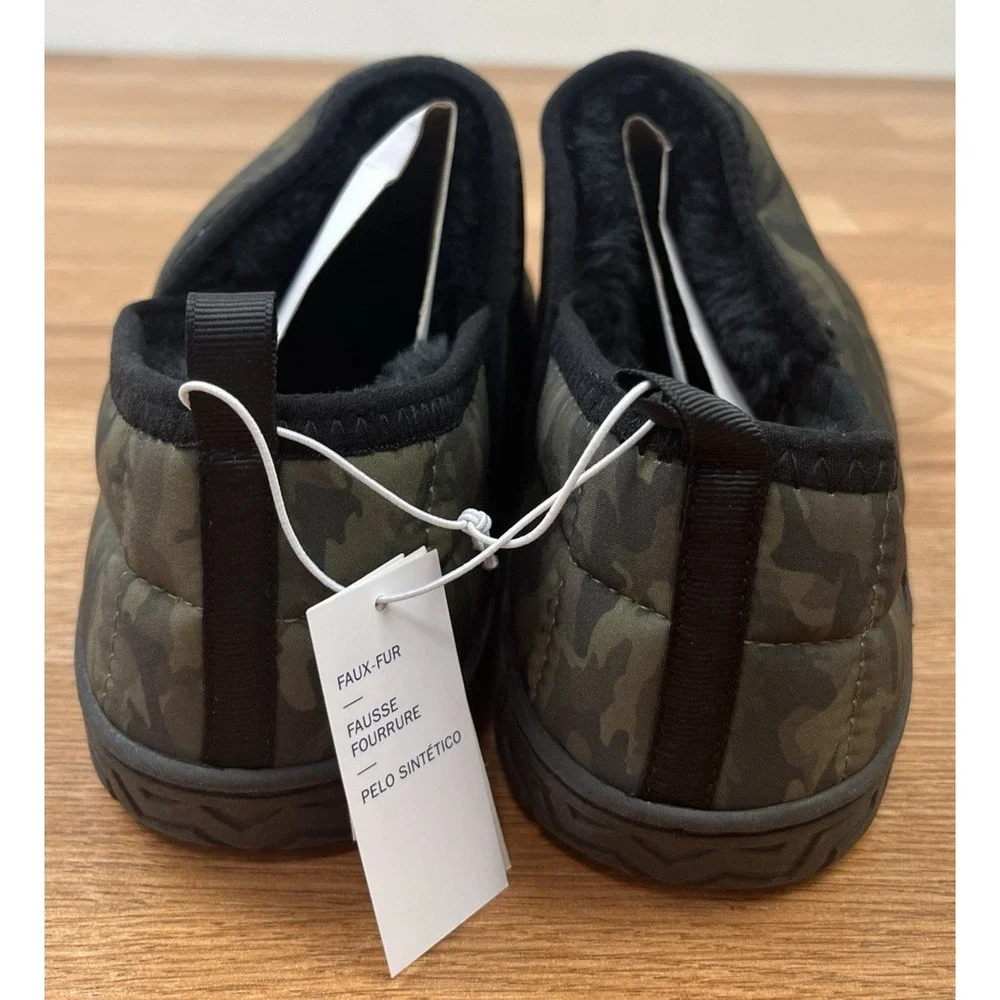 Old Navy Puffer Slippers in Camo Green Men's Size Medium 8-9 NEW